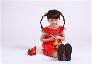 不要再為女兒扎羊角辮了 女孩好看的發(fā)型怎么扎？