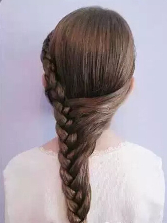 不要再為女兒扎羊角辮了 女孩好看的發(fā)型怎么扎？