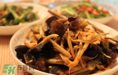 黃花菜為什么苦？黃花菜為什么要曬干