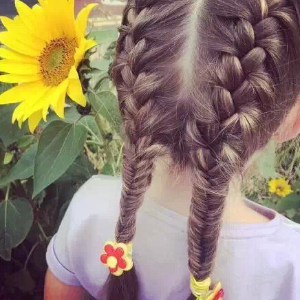 不要再為女兒扎羊角辮了 女孩好看的發(fā)型怎么扎？