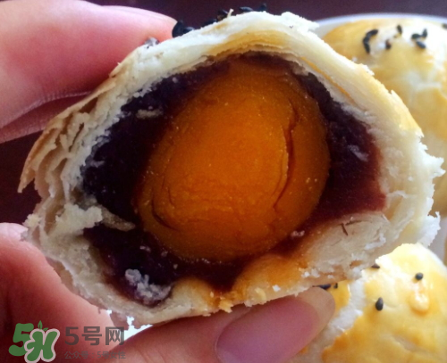 蛋黃酥可以用熟蛋黃嗎？蛋黃酥用什么蛋黃好？
