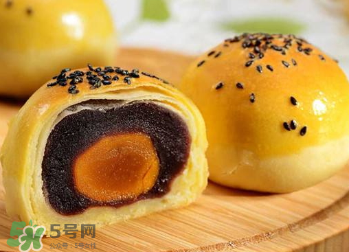 蛋黃酥可以用熟蛋黃嗎？蛋黃酥用什么蛋黃好？