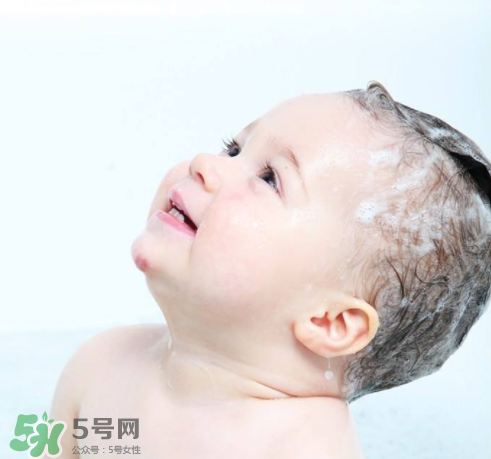 秋天嬰兒幾天洗一次澡？秋天嬰兒洗幾次澡？