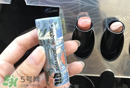 urban decay basquiat唇膏色號_巴斯奎特唇膏試色圖 urban decay basquiat唇膏色號_巴斯奎特唇膏試色圖