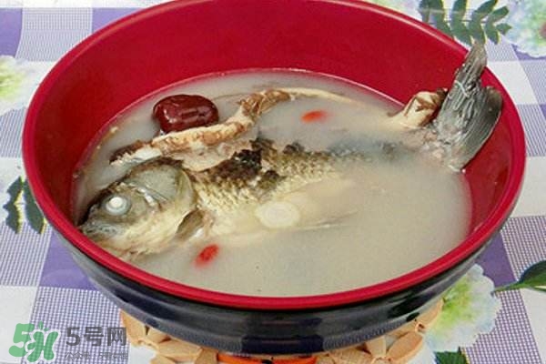 產(chǎn)婦鯽魚湯什么時候喝？產(chǎn)婦鯽魚湯放調(diào)料嗎？