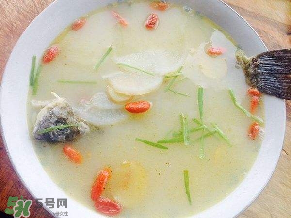 鯽魚(yú)湯怎么去腥味？鯽魚(yú)湯熬多長(zhǎng)時(shí)間最好？