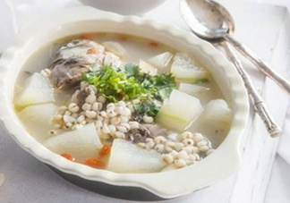 產(chǎn)婦鯽魚湯什么時候喝？產(chǎn)婦鯽魚湯放調(diào)料嗎？