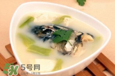 產(chǎn)婦鯽魚湯什么時候喝？產(chǎn)婦鯽魚湯放調(diào)料嗎？
