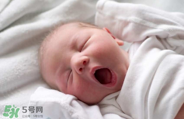 寶寶驚厥是什么癥狀？如何區(qū)別寶寶驚厥和驚跳？