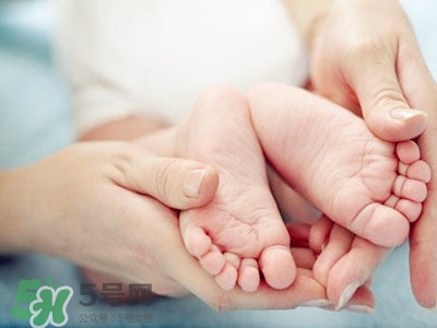 寶寶驚跳反應什么時候消失？寶寶驚跳反射太頻繁怎么辦？