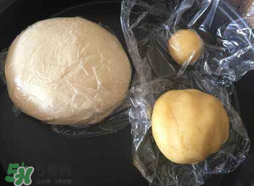 蛋黃酥油皮怎么揉出膜？蛋黃酥油皮不出膜怎么辦？