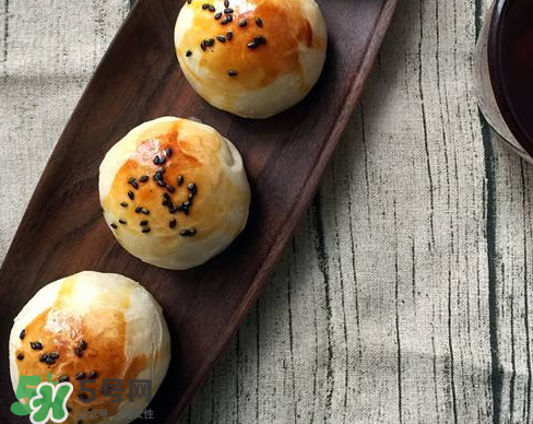 蛋黃酥可以放冰箱嗎？蛋黃酥放冰箱好吃嗎？