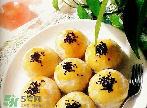 蛋黃酥用什么面粉？蛋黃酥能用低筋面粉嗎？