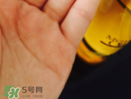 歐萊雅護(hù)發(fā)精油哪款好？歐萊雅護(hù)發(fā)精油和愛茉莉精油對(duì)比