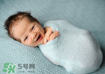 剪臍帶時(shí)寶寶會(huì)不會(huì)疼？剪臍帶寶寶疼嗎？