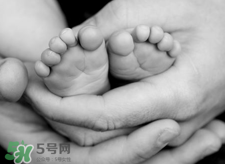 剪臍帶是寶寶疼還是媽媽疼？剪臍帶孕婦會痛嗎？