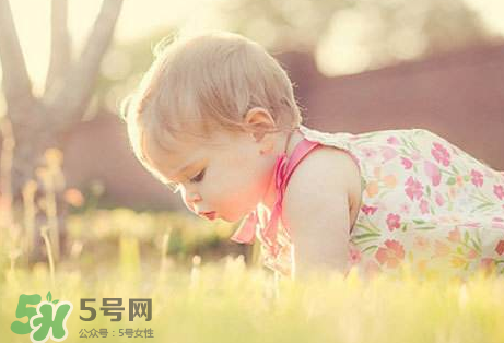 寶寶曬太陽后出濕疹正常嗎？寶寶曬太陽會出濕疹嗎？