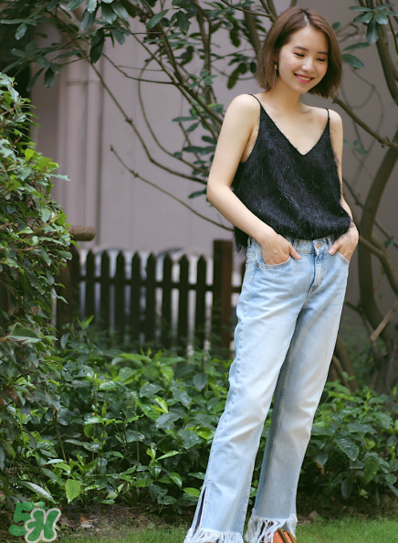 牛仔褲怎么搭配最好看？牛仔褲搭配什么上衣？