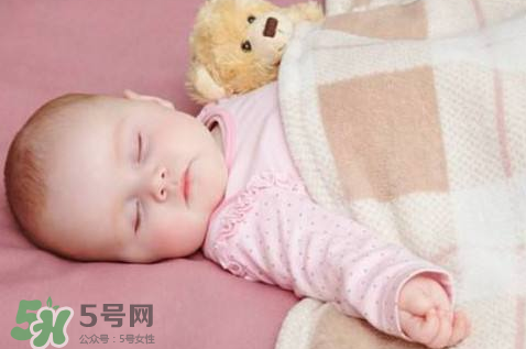 怎么樣培養(yǎng)寶寶自己入睡？怎么樣培養(yǎng)寶寶整夜睡覺？