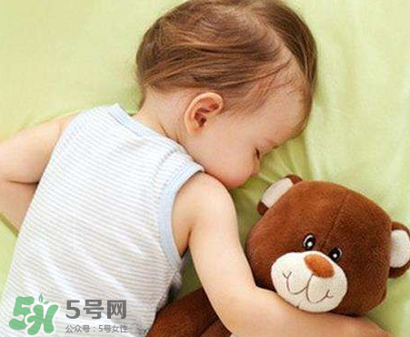 怎么樣培養(yǎng)寶寶自己入睡？怎么樣培養(yǎng)寶寶整夜睡覺？