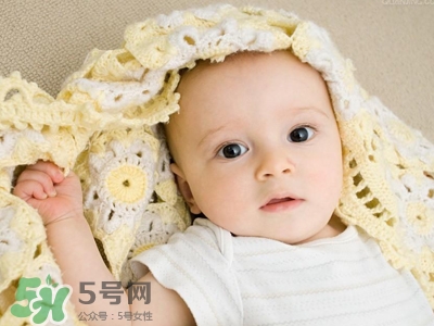 新生兒吐奶是什么原因？新生兒吐奶從鼻子出來怎么回事？