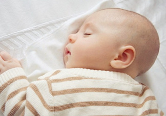 剛出生的寶寶要注意什么？剛出生的寶寶要準(zhǔn)備哪些東西？