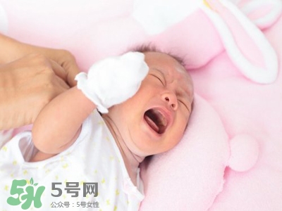 剛出生的寶寶要注意什么？剛出生的寶寶要準備哪些東西？