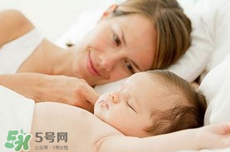 新生寶寶怎么抱？新生寶寶可以豎著抱嗎？