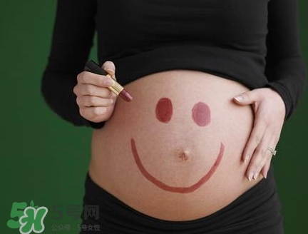 妊娠紋什么時候變白？妊娠紋產(chǎn)品什么時候用？