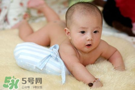 剛出生的寶寶要注意什么？剛出生的寶寶要準備哪些東西？