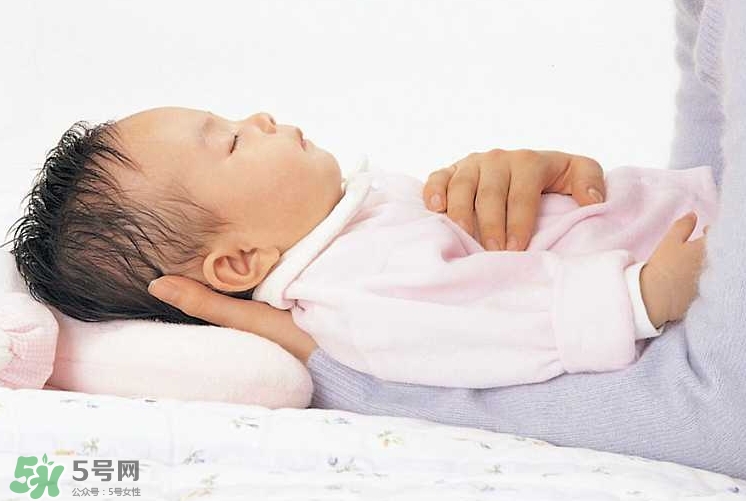 新生寶寶怎么抱？新生寶寶可以豎著抱嗎？