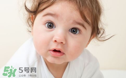 新生兒吐奶是什么原因？新生兒吐奶從鼻子出來(lái)怎么回事？