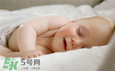 寶寶驚跳反應什么時候消失？寶寶驚跳反射太頻繁怎么辦？