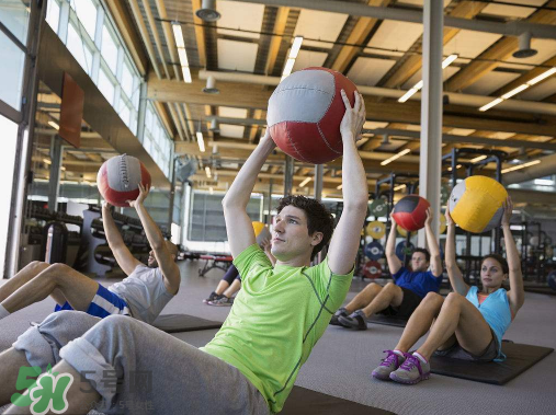 藥球適合什么人練？藥球可以自己練嗎？