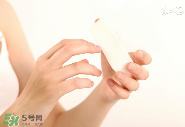 指甲上沒有月牙是缺什么？指甲上沒有月牙怎么補？