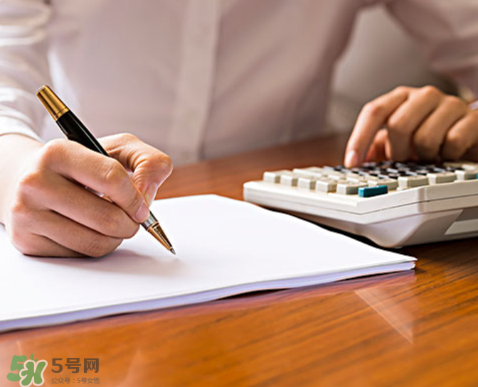 指甲上沒(méi)有月牙是病嗎？指甲上沒(méi)有月牙正常嗎？