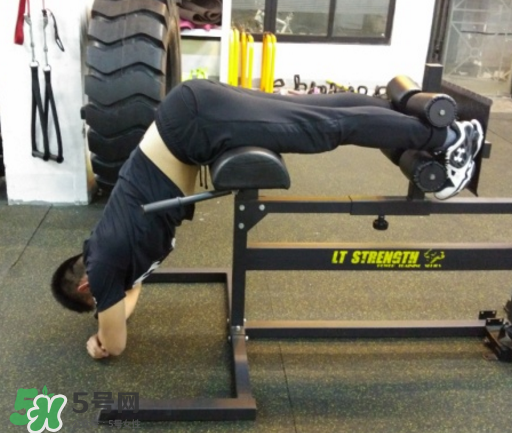 羅馬椅挺身很傷腰嗎？羅馬椅挺身對(duì)腰有傷害嗎？