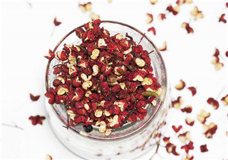 花椒泡腳能治白發(fā)嗎？花椒泡腳白發(fā)能轉(zhuǎn)黑嗎？