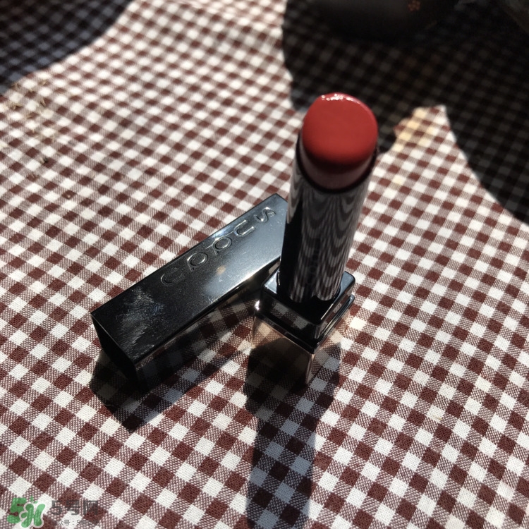 秋冬口紅適合什么的顏色 適合秋冬的口紅顏色 秋冬口紅適合什么的顏色 適合秋冬的口紅顏色