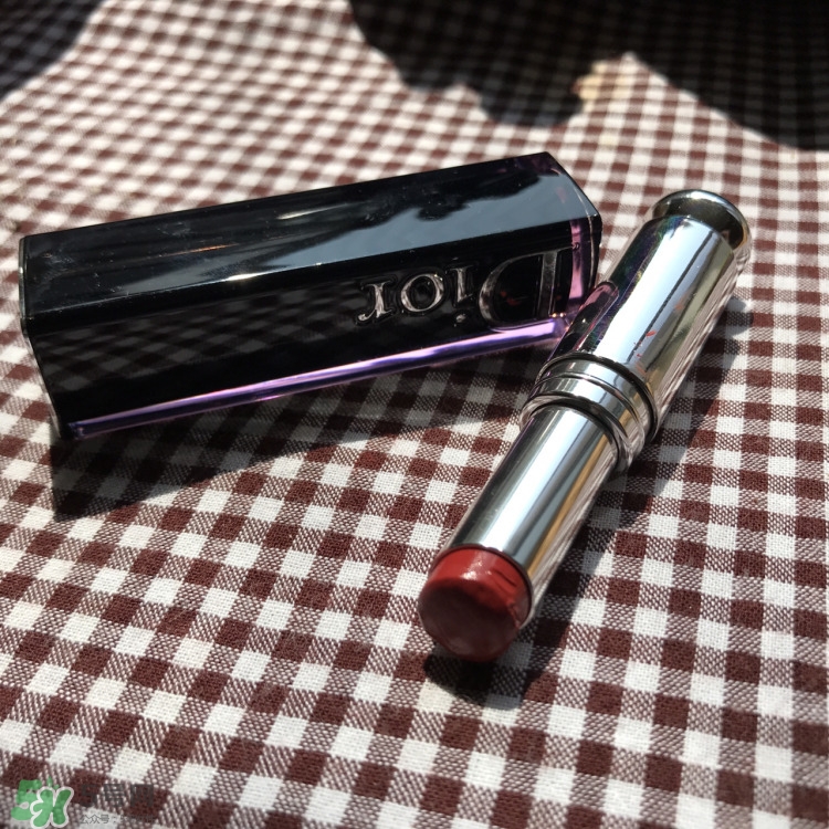 秋冬口紅適合什么的顏色 適合秋冬的口紅顏色 秋冬口紅適合什么的顏色 適合秋冬的口紅顏色