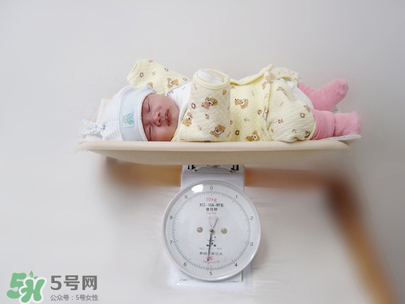 新生兒尿不濕怎么選？新生兒尿不濕什么牌子好？