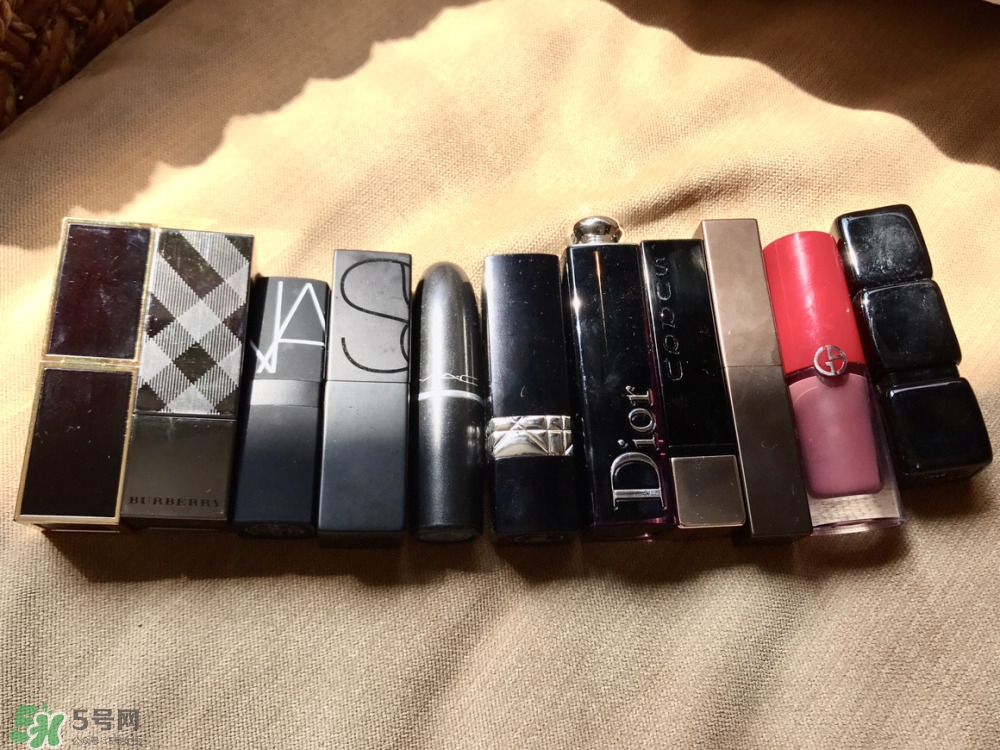 秋冬口紅適合什么的顏色 適合秋冬的口紅顏色 秋冬口紅適合什么的顏色 適合秋冬的口紅顏色