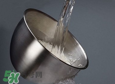 自來(lái)水為什么不能直接喝？自來(lái)水洗過(guò)的水果為什么可以吃？