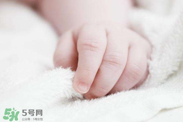 未滿月的寶寶可以剪指甲嗎？寶寶多久剪一次指甲？