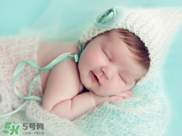 嬰兒幾個(gè)月可以做寶寶椅？嬰兒安全椅安裝方法