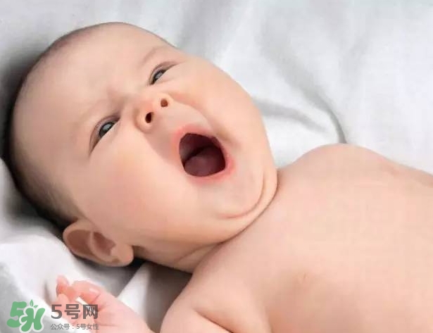 寶寶晚上哭鬧是怎么回事？寶寶晚上哭鬧不睡覺怎么辦？