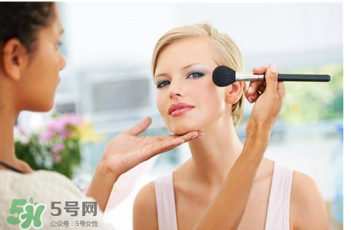 哺乳期可以化妝嗎？哺乳期化妝對寶寶有影響嗎？