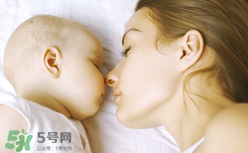 母乳到什么時(shí)候就沒(méi)營(yíng)養(yǎng)了？母乳什么時(shí)候斷最好？