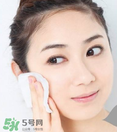 光擦保濕型化妝水就能有效保濕?怎樣正確的使用化妝水？