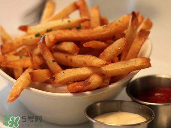 薯條可以用微波爐加熱嗎？薯條怎么加熱？